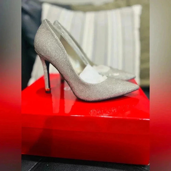 Guess  heels size 5.5 New with box - Picture 2 of 13